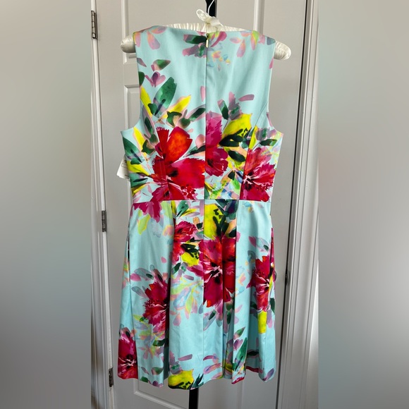 Trina Turk size 6 fit and flare blue floral dress - Picture 2 of 9